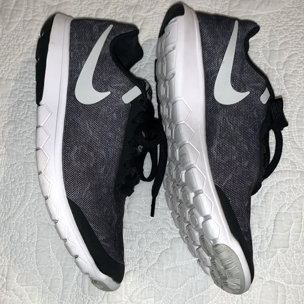 Nike Flex Experience RN5 Running Shoes, EUC, Women 7.5 US, 38.5 EUR, Light Wear - Picture 3 of 12